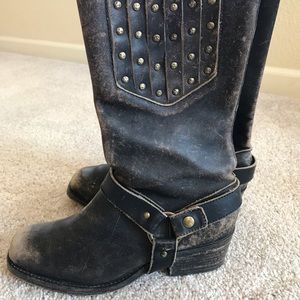Corral distressed brown harness boots